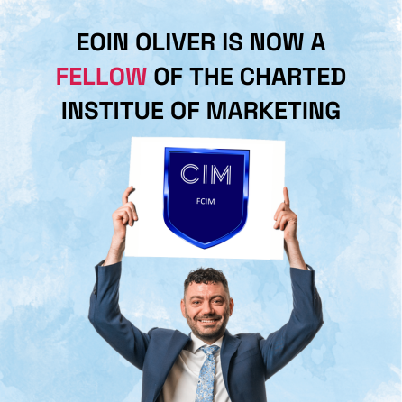 Eoin Oliver FCIM holding up a sign saying FCIM